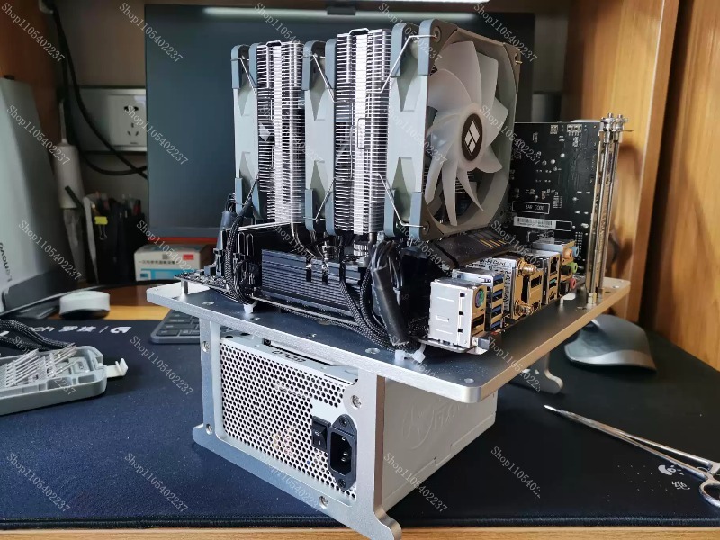 オープンフレーム式、全アルミニウム製PCテストベンチ。MAT - Aluminum Open Frame Test Bench Water Cooling のレビューと価格
